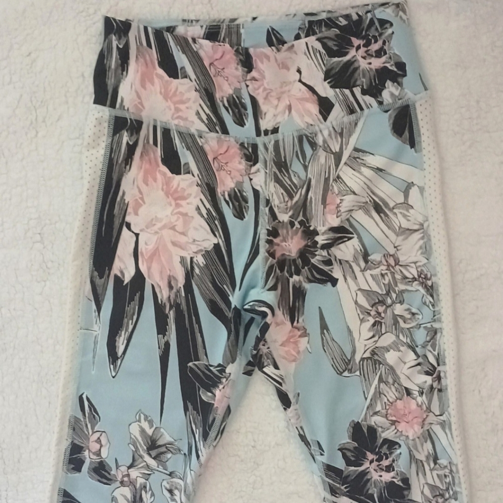 NWOT. NIKE Legging Floral w/Mesh Panel SZ Small. Blue/white/pink/black. - Picture 4 of 13